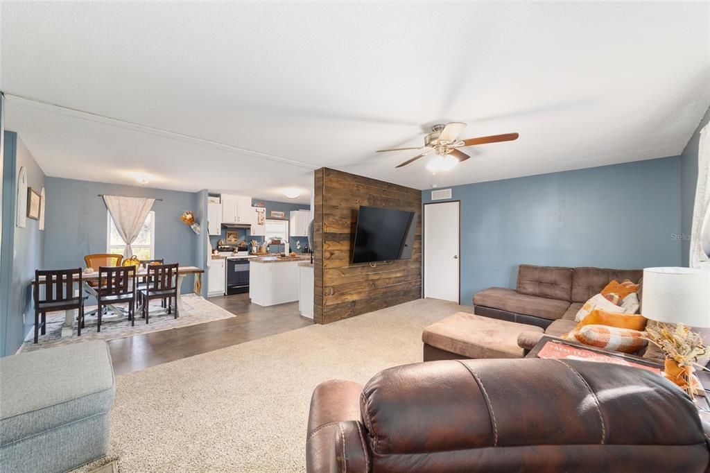 For Sale: $164,900 (3 beds, 2 baths, 1296 Square Feet)