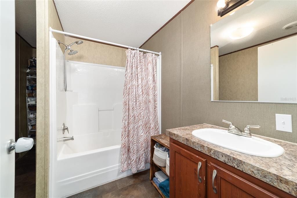 For Sale: $164,900 (3 beds, 2 baths, 1296 Square Feet)