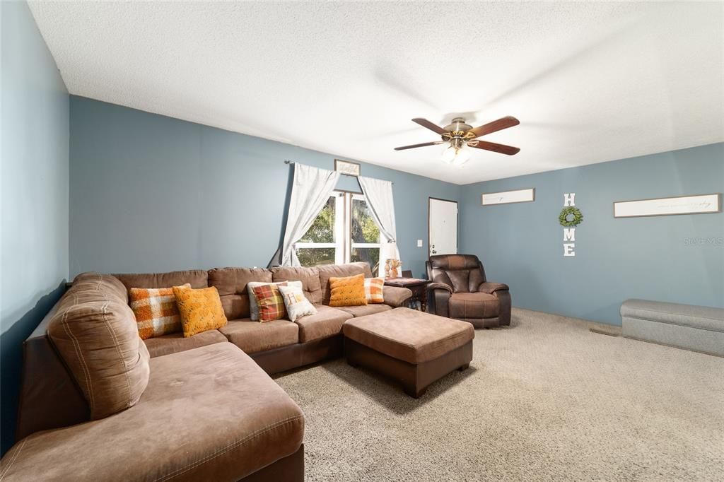 For Sale: $164,900 (3 beds, 2 baths, 1296 Square Feet)