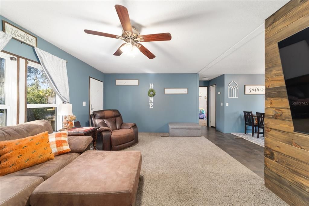 For Sale: $164,900 (3 beds, 2 baths, 1296 Square Feet)