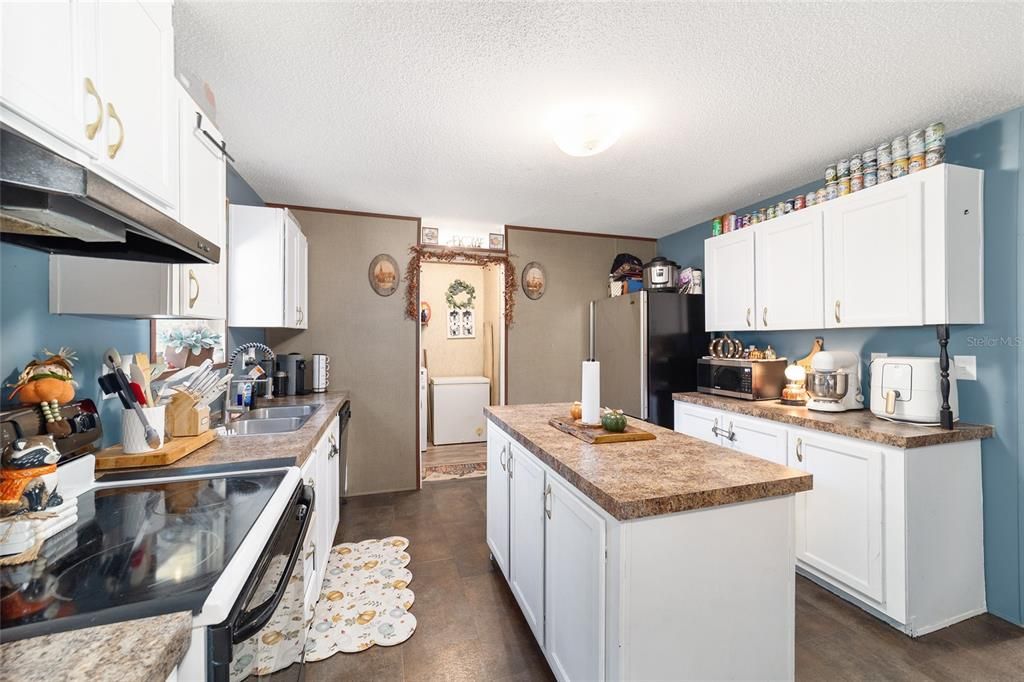 For Sale: $164,900 (3 beds, 2 baths, 1296 Square Feet)