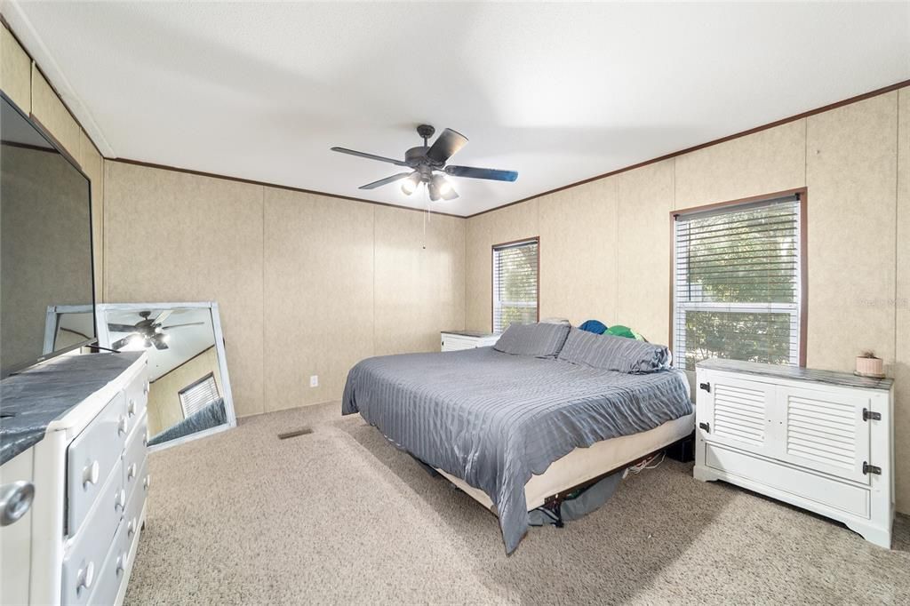 For Sale: $164,900 (3 beds, 2 baths, 1296 Square Feet)