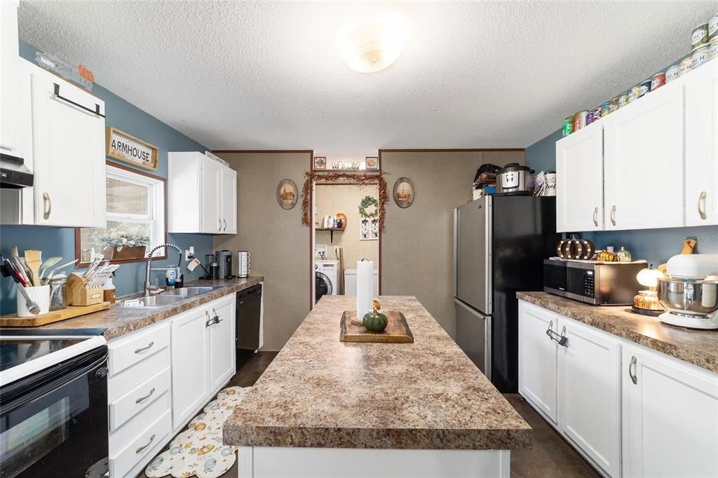 For Sale: $164,900 (3 beds, 2 baths, 1296 Square Feet)