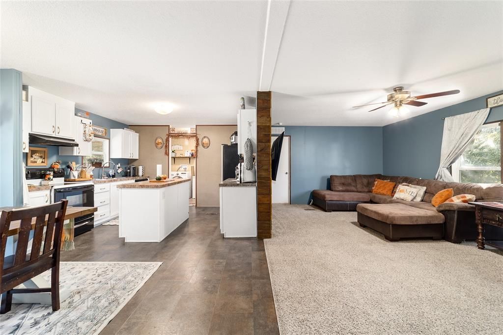 For Sale: $164,900 (3 beds, 2 baths, 1296 Square Feet)