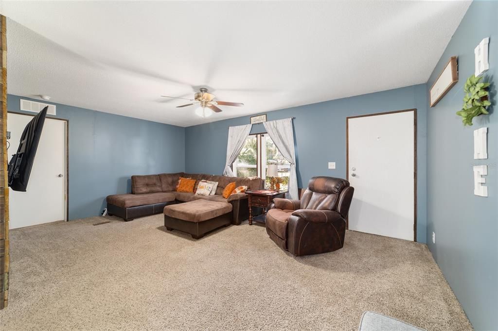 For Sale: $164,900 (3 beds, 2 baths, 1296 Square Feet)