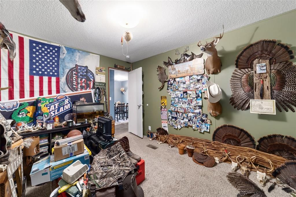 For Sale: $164,900 (3 beds, 2 baths, 1296 Square Feet)