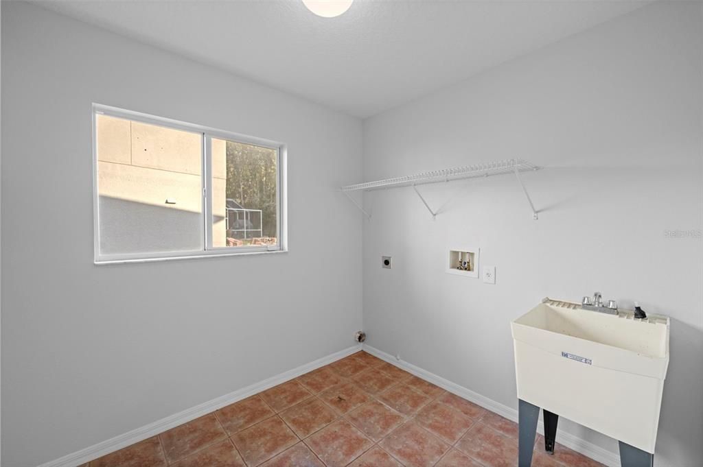 На продажу: $495,000 (5 спален, 2 ванн, 2913 Квадратных фут)