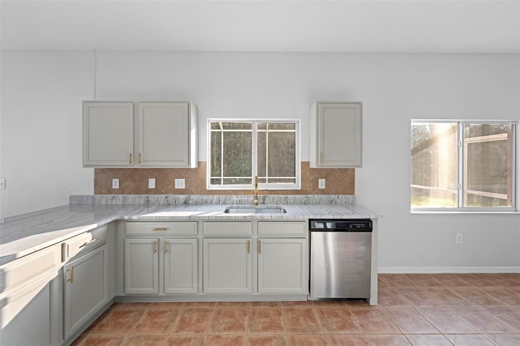 На продажу: $495,000 (5 спален, 2 ванн, 2913 Квадратных фут)