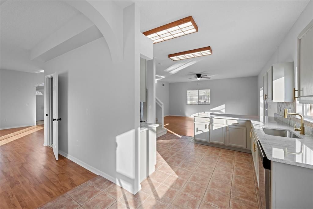 На продажу: $495,000 (5 спален, 2 ванн, 2913 Квадратных фут)