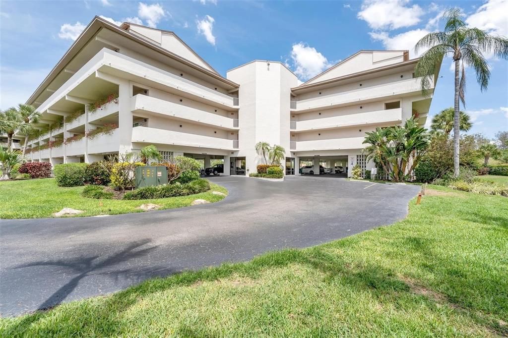 For Sale: $300,000 (2 beds, 2 baths, 1218 Square Feet)