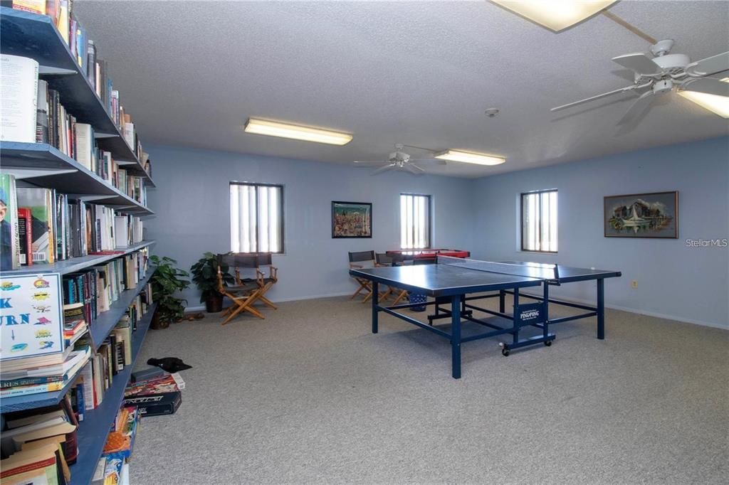 For Sale: $300,000 (2 beds, 2 baths, 1218 Square Feet)