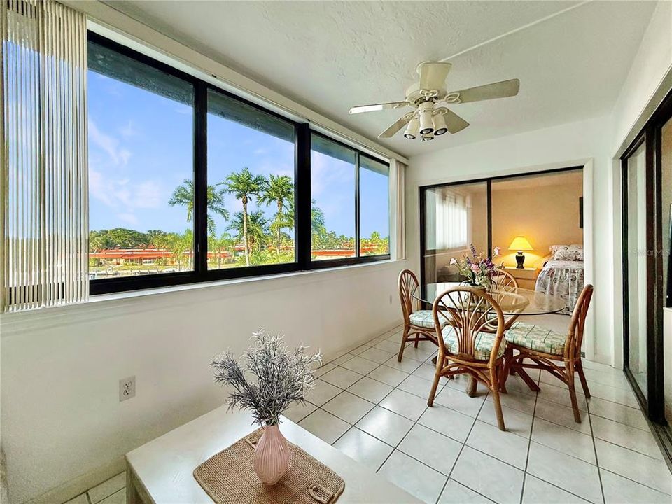 For Sale: $300,000 (2 beds, 2 baths, 1218 Square Feet)