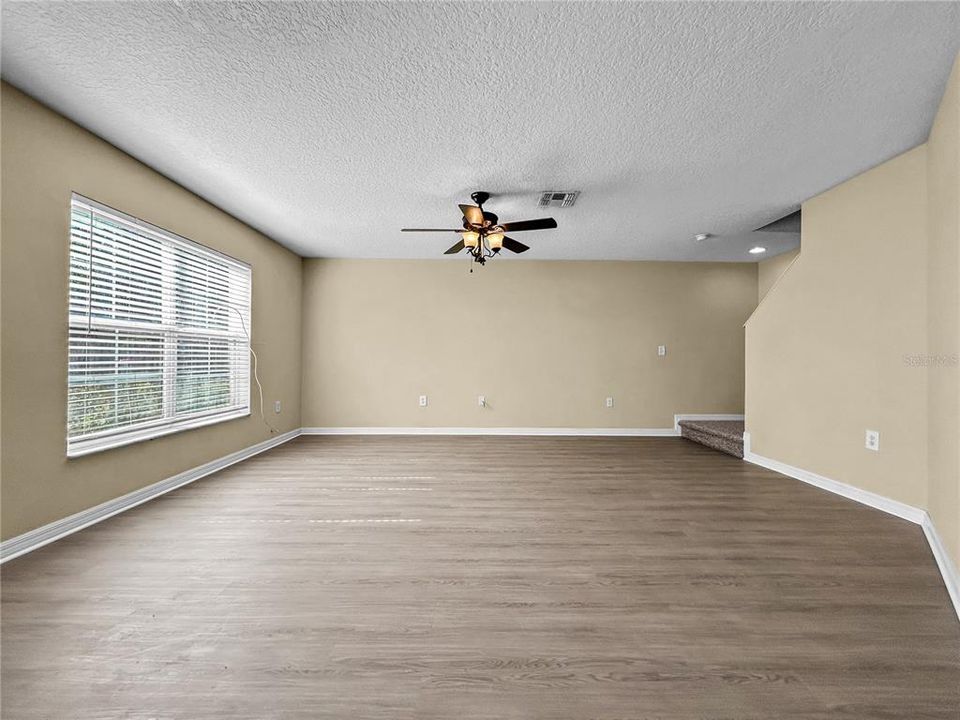 For Rent: $1,750 (3 beds, 2 baths, 1302 Square Feet)