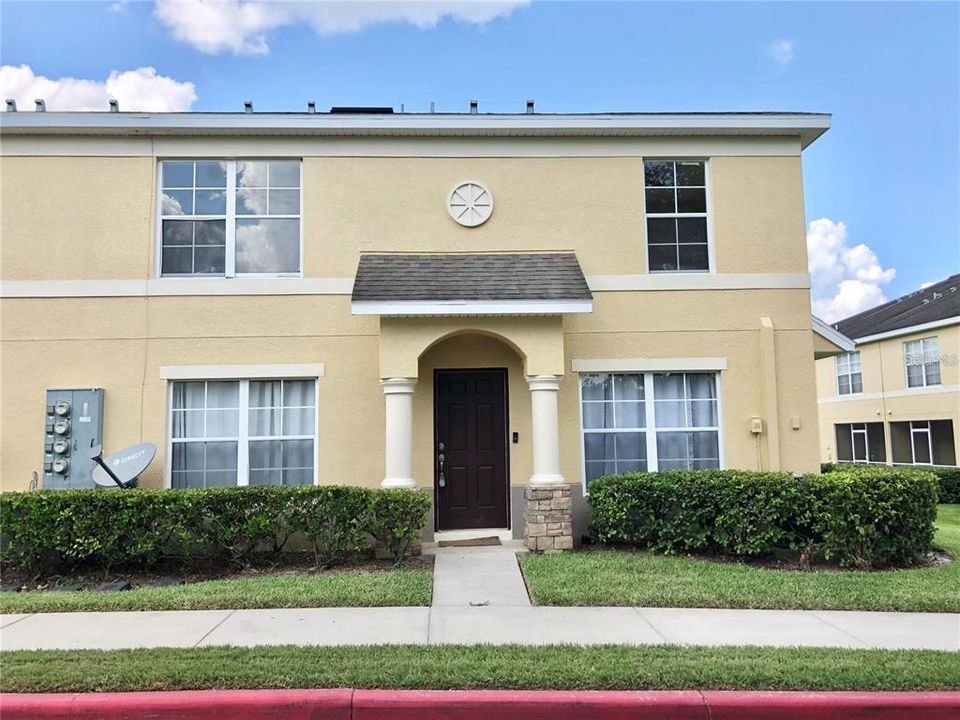 For Rent: $1,750 (3 beds, 2 baths, 1302 Square Feet)