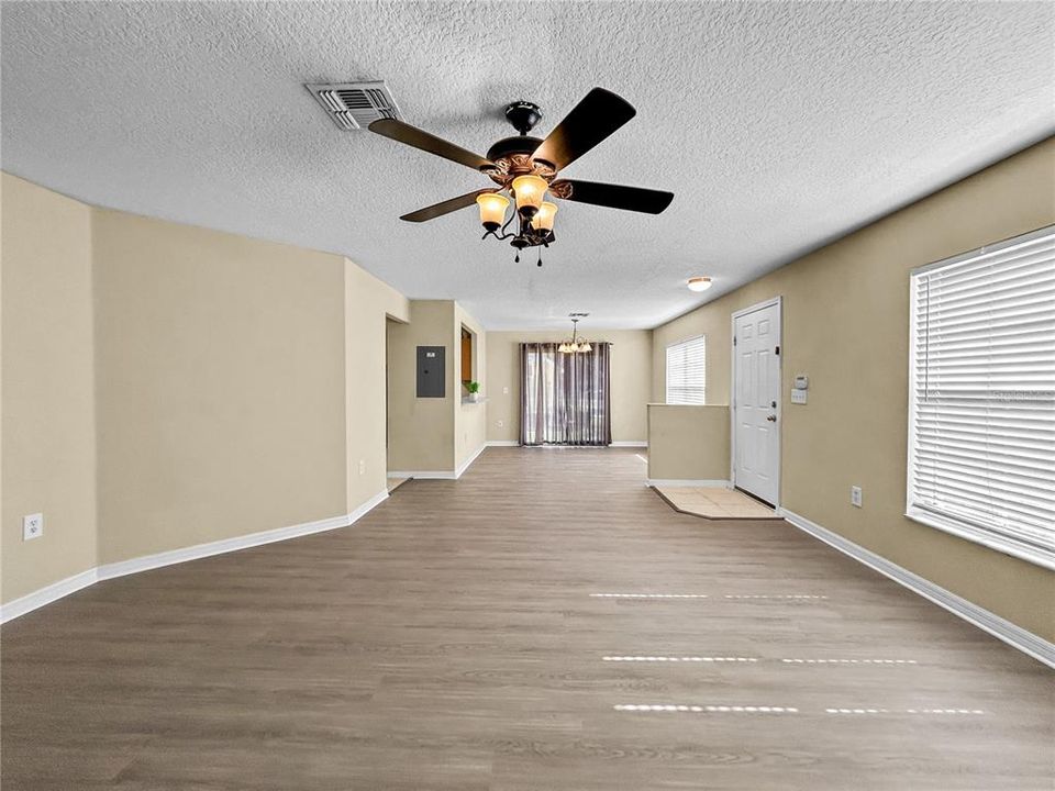 For Rent: $1,750 (3 beds, 2 baths, 1302 Square Feet)