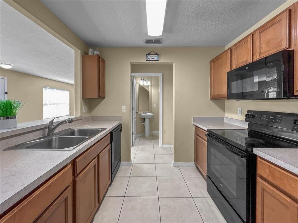 For Rent: $1,750 (3 beds, 2 baths, 1302 Square Feet)