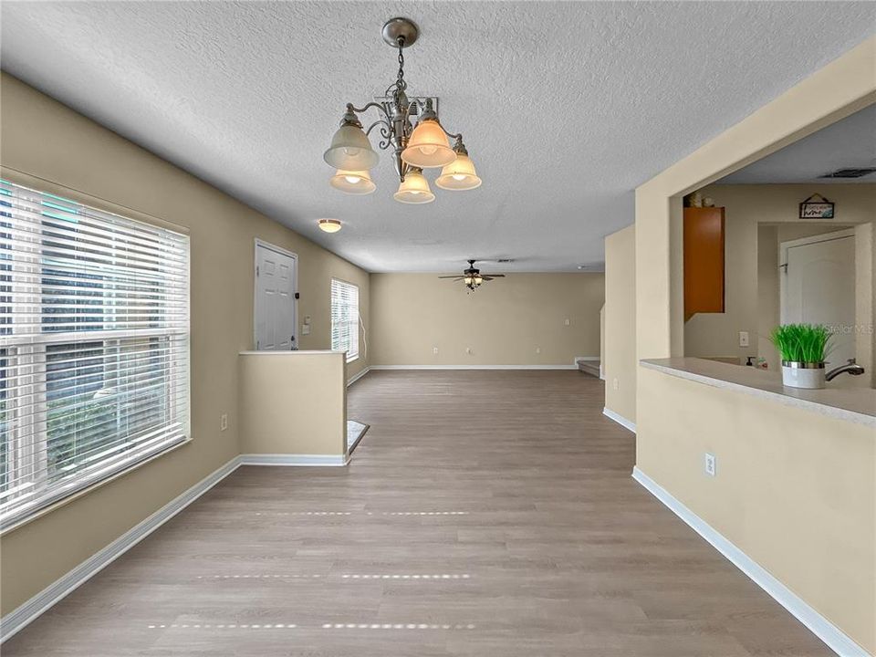 For Rent: $1,750 (3 beds, 2 baths, 1302 Square Feet)