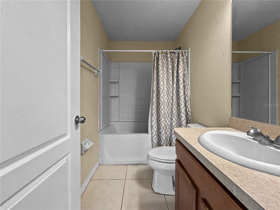 For Rent: $1,750 (3 beds, 2 baths, 1302 Square Feet)