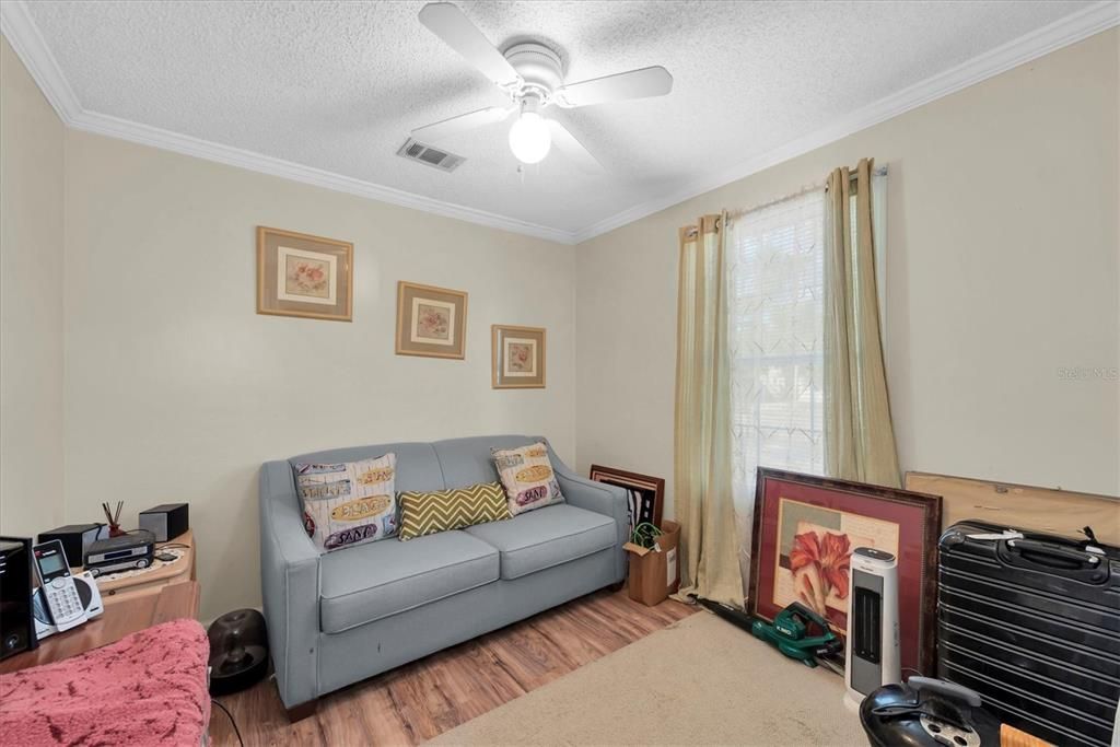 На продажу: $290,000 (4 спален, 2 ванн, 1248 Квадратных фут)