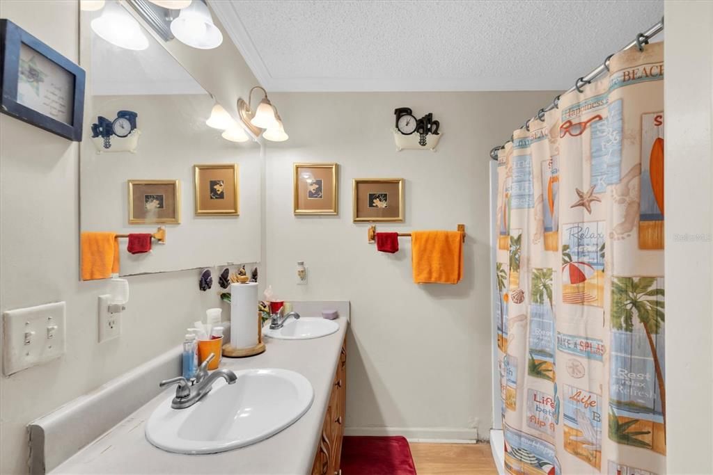 На продажу: $290,000 (4 спален, 2 ванн, 1248 Квадратных фут)