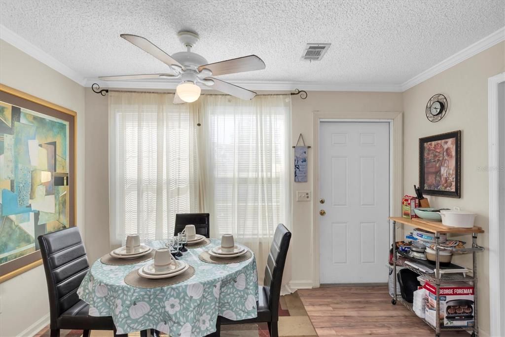 На продажу: $290,000 (4 спален, 2 ванн, 1248 Квадратных фут)