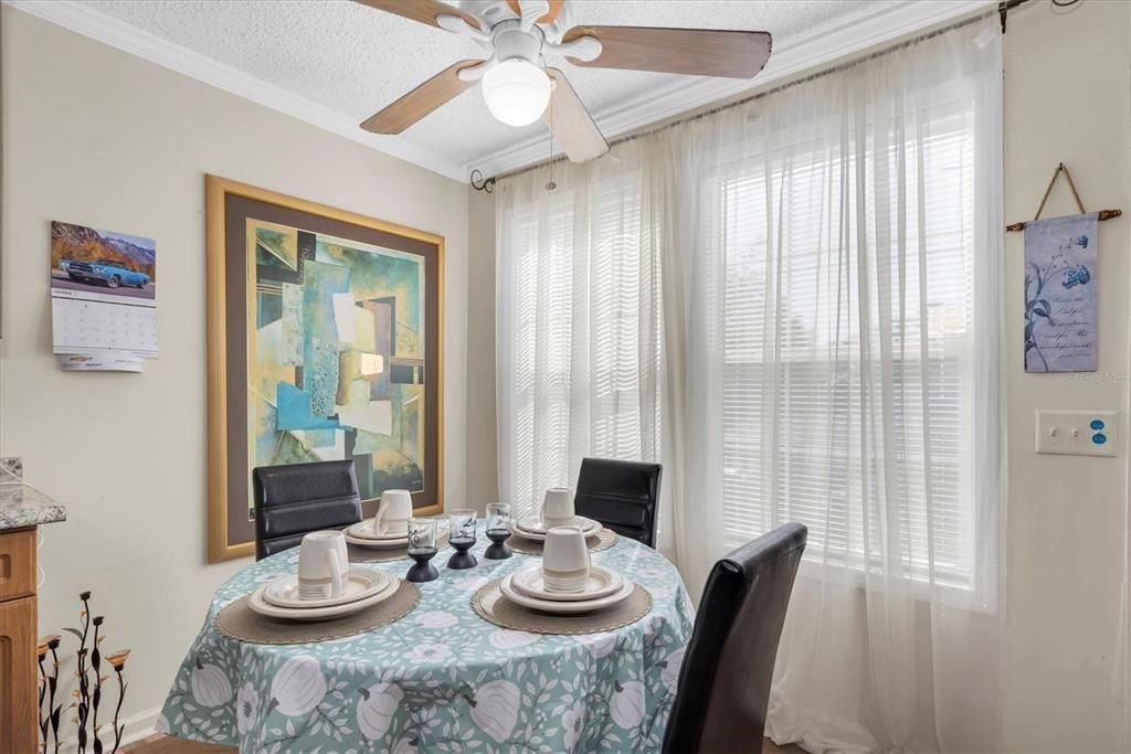 На продажу: $290,000 (4 спален, 2 ванн, 1248 Квадратных фут)