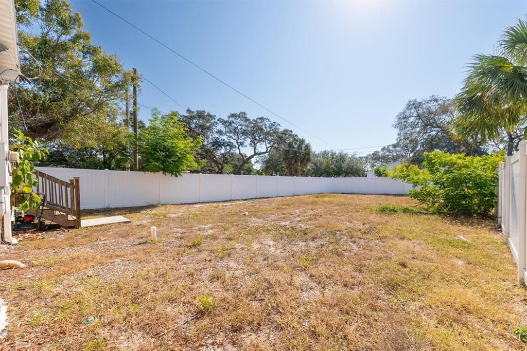 На продажу: $290,000 (4 спален, 2 ванн, 1248 Квадратных фут)