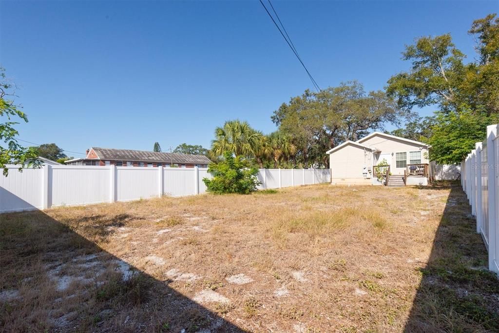 На продажу: $290,000 (4 спален, 2 ванн, 1248 Квадратных фут)