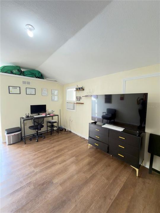 На продажу: $285,000 (4 спален, 2 ванн, 1112 Квадратных фут)