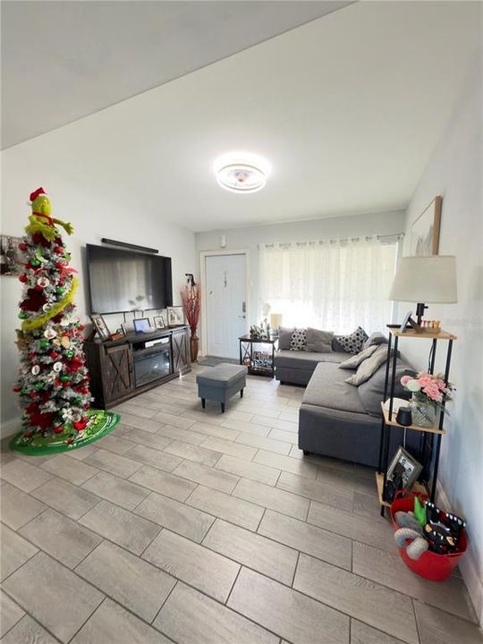 На продажу: $285,000 (4 спален, 2 ванн, 1112 Квадратных фут)