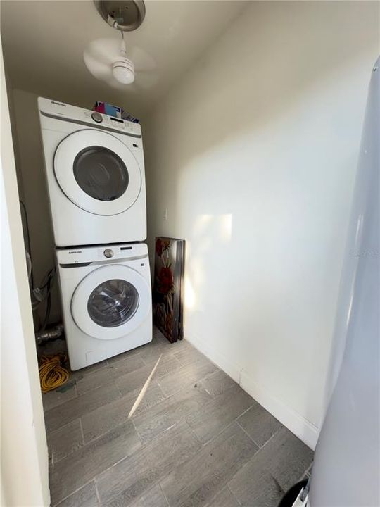 На продажу: $285,000 (4 спален, 2 ванн, 1112 Квадратных фут)