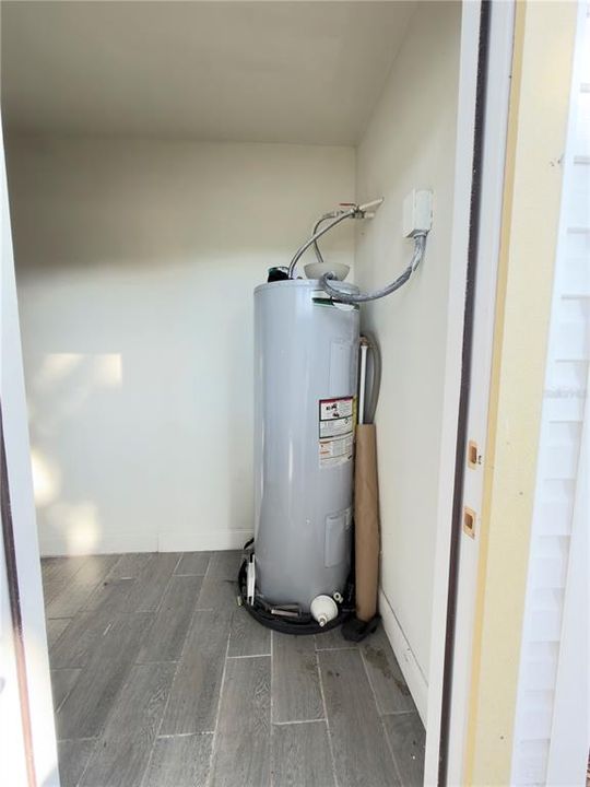 На продажу: $285,000 (4 спален, 2 ванн, 1112 Квадратных фут)