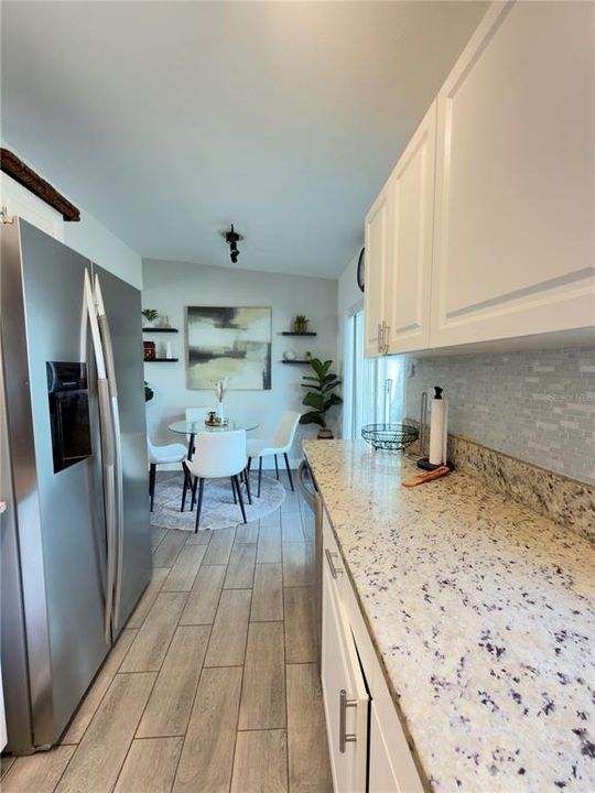 На продажу: $285,000 (4 спален, 2 ванн, 1112 Квадратных фут)