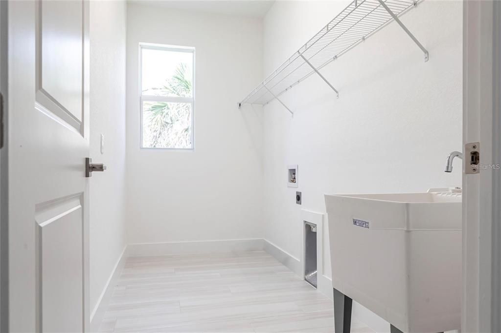 For Rent: $2,250 (3 beds, 2 baths, 1502 Square Feet)