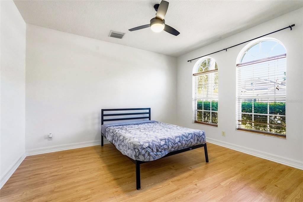 На продажу: $625,000 (5 спален, 3 ванн, 2662 Квадратных фут)