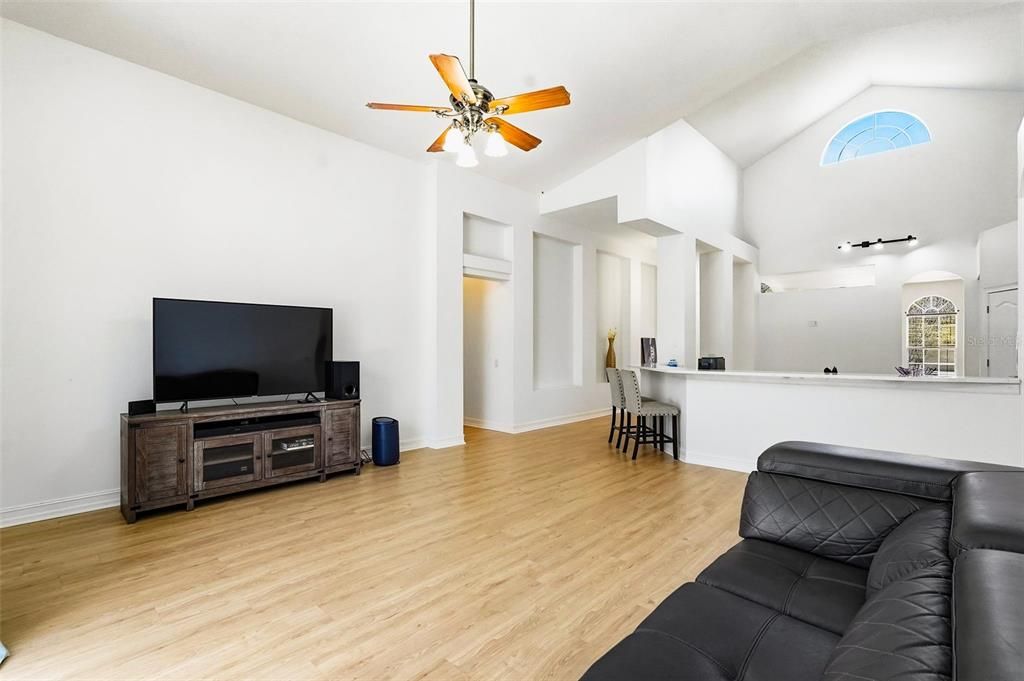 На продажу: $625,000 (5 спален, 3 ванн, 2662 Квадратных фут)