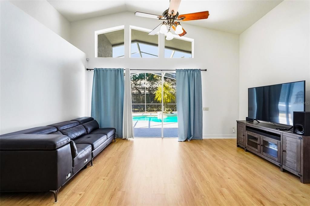 На продажу: $625,000 (5 спален, 3 ванн, 2662 Квадратных фут)