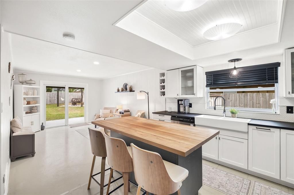 待售: $575,000 (3 贝兹, 2 浴室, 1820 平方英尺)