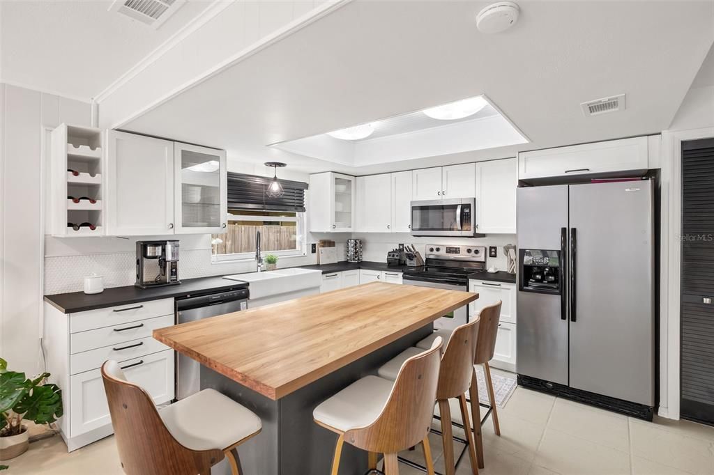 待售: $575,000 (3 贝兹, 2 浴室, 1820 平方英尺)