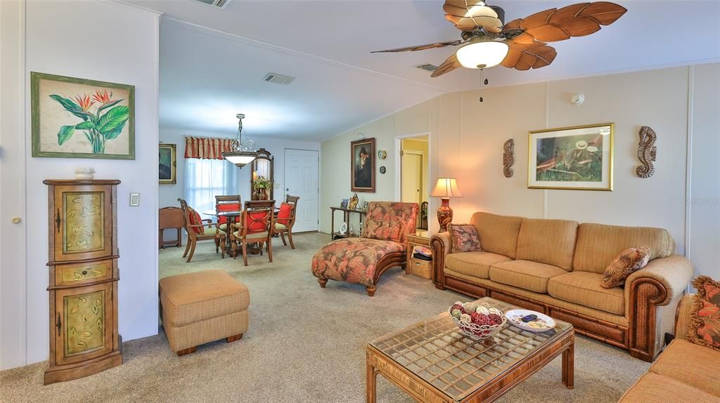 待售: $249,900 (2 贝兹, 2 浴室, 1269 平方英尺)