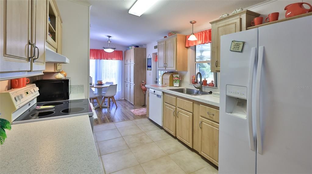 待售: $249,900 (2 贝兹, 2 浴室, 1269 平方英尺)