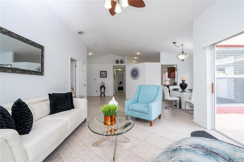 En Venta: $339,000 (3 camas, 2 baños, 1392 Pies cuadrados)