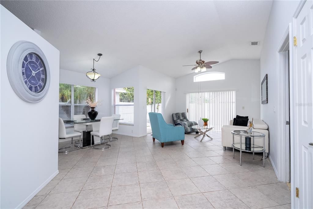 En Venta: $339,000 (3 camas, 2 baños, 1392 Pies cuadrados)