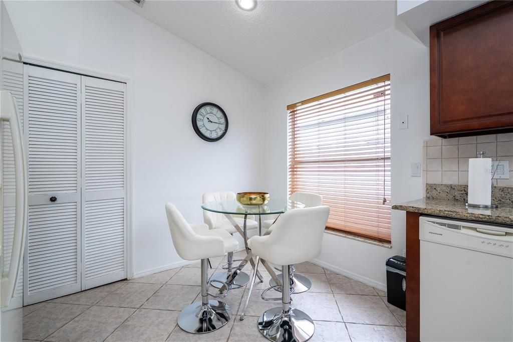 En Venta: $339,000 (3 camas, 2 baños, 1392 Pies cuadrados)