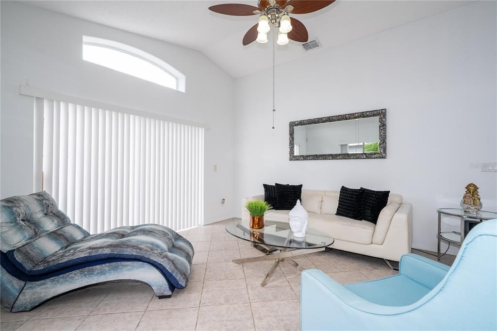 En Venta: $339,000 (3 camas, 2 baños, 1392 Pies cuadrados)