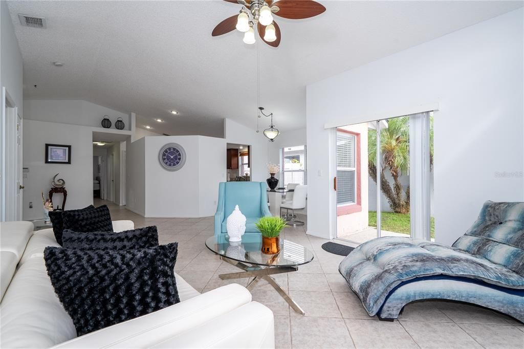 En Venta: $339,000 (3 camas, 2 baños, 1392 Pies cuadrados)