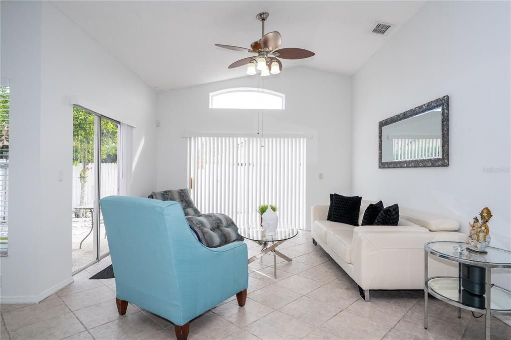 En Venta: $339,000 (3 camas, 2 baños, 1392 Pies cuadrados)