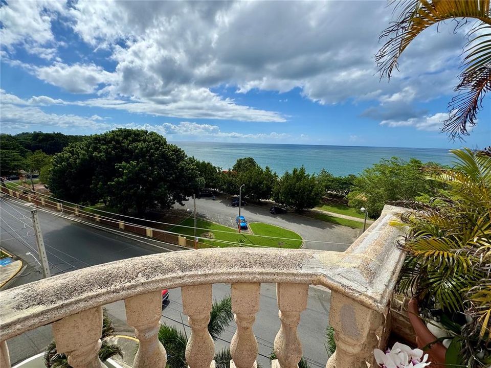 На продажу: $1,200,000 (6 спален, 4 ванн, 2085 Квадратных фут)