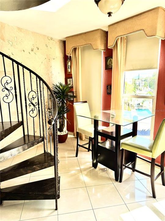 На продажу: $1,200,000 (6 спален, 4 ванн, 2085 Квадратных фут)