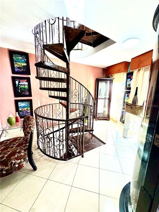 На продажу: $1,200,000 (6 спален, 4 ванн, 2085 Квадратных фут)